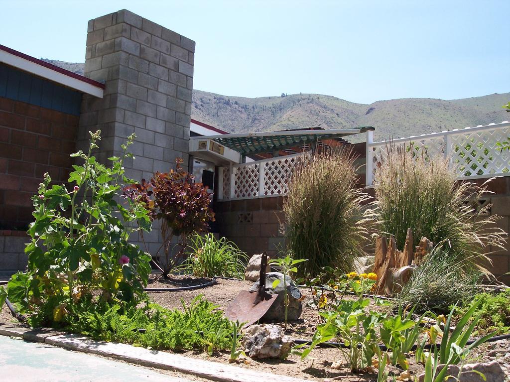 Toiyabe Motel Walker Exterior photo