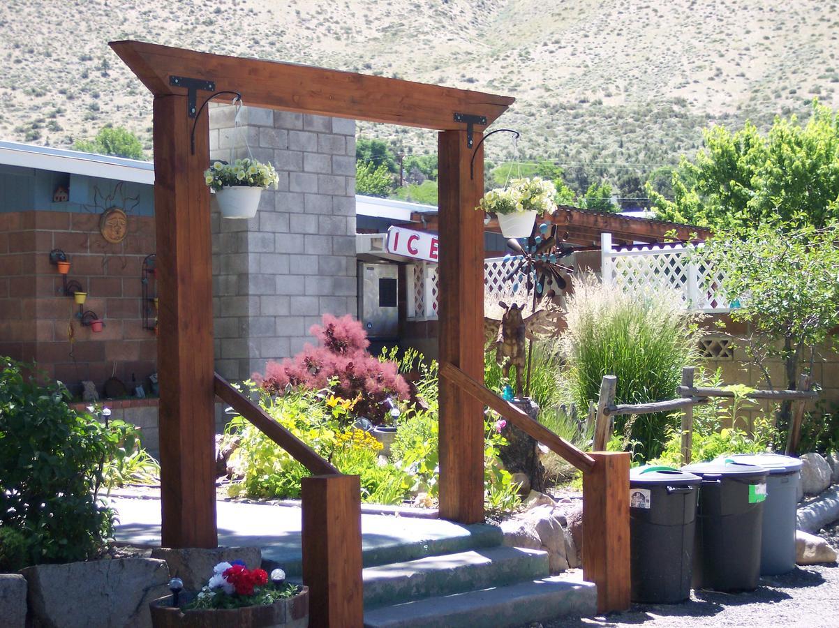 Toiyabe Motel Walker Exterior photo